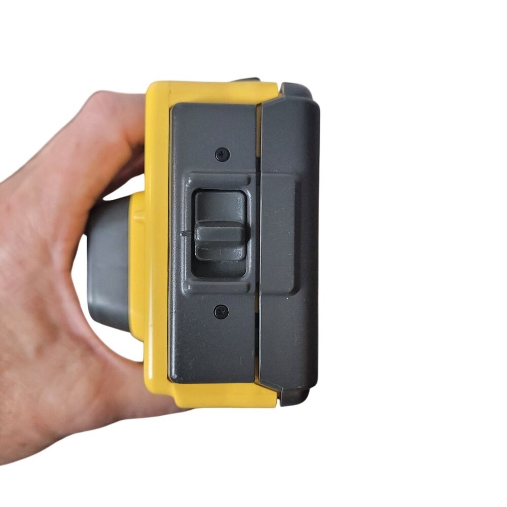 Vintage Minolta Weathermatic Dual 35mm Waterproof Camera Yellow With Strap - Picture 6 of 12